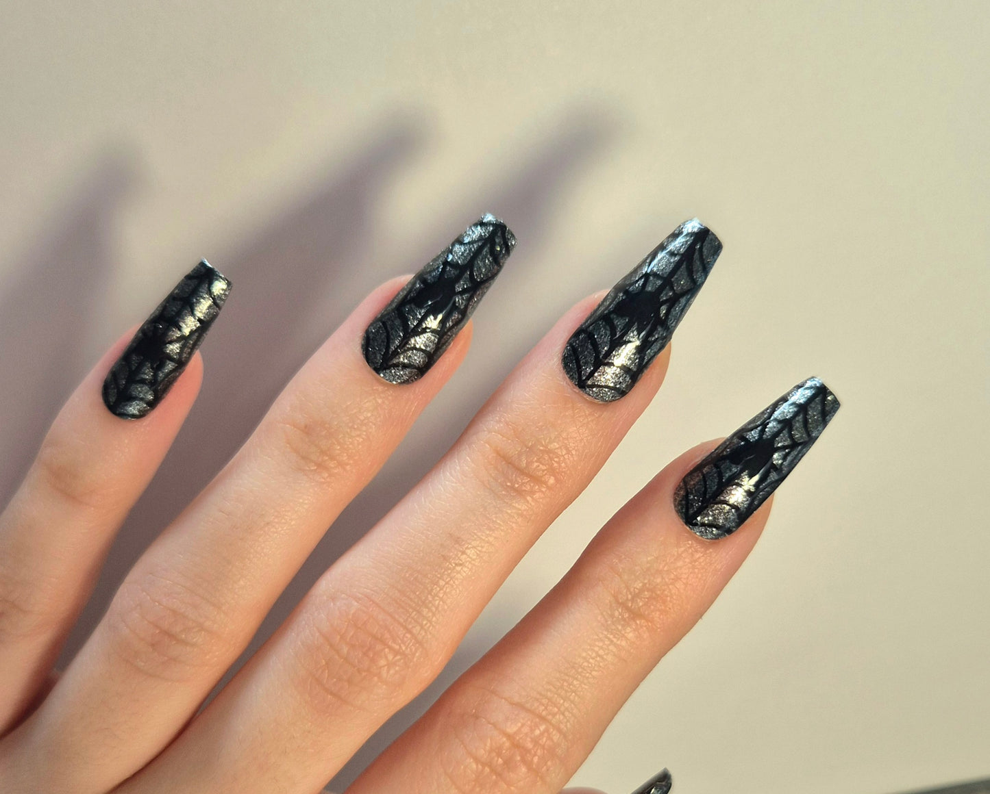 Web of love (black)